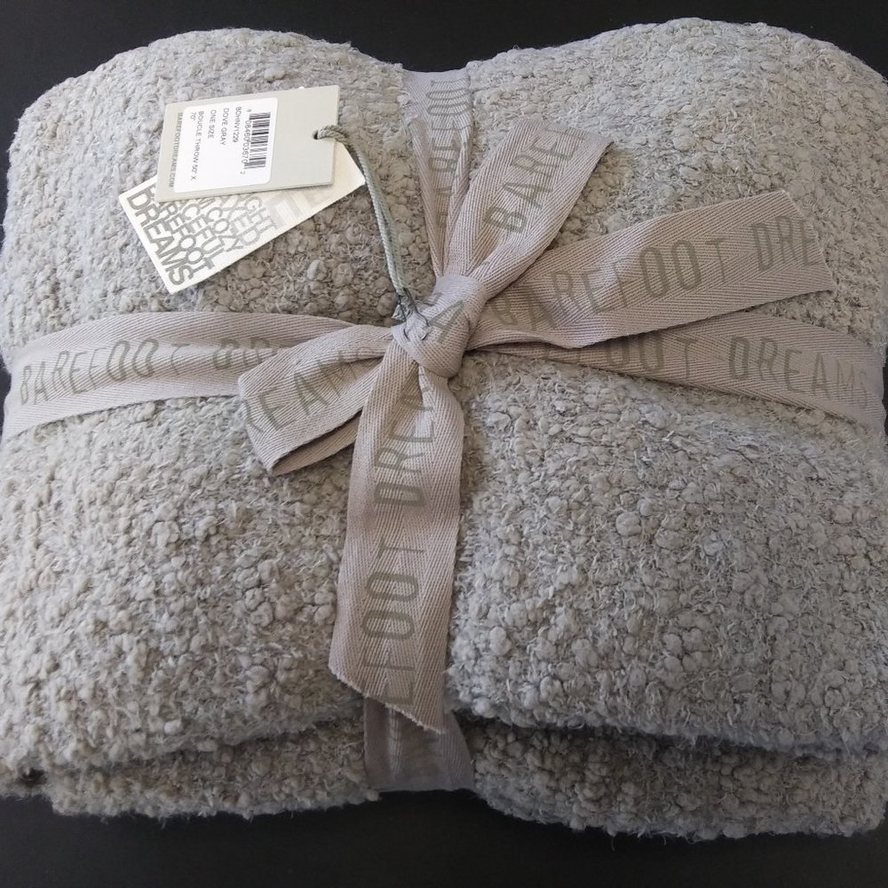 Barefoot Dreams throw blanket.